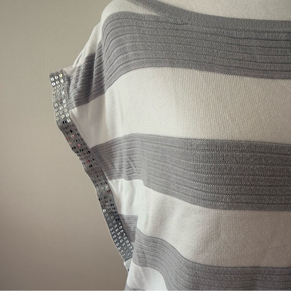 White House Black Market Relaxed Gray and White Cuffed Sleeve Blouse Size L - Picture 4 of 9